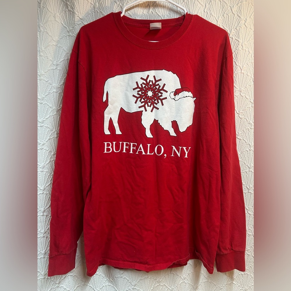 Red Buffalo NY Christmas Large Long Sleeve Shirt